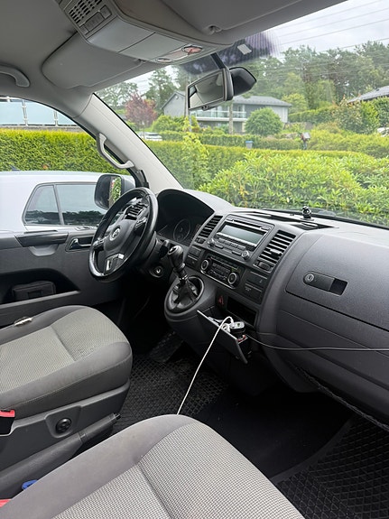 Volkswagen Caravelle 4 of 5