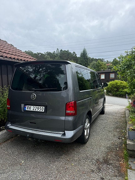 Volkswagen Caravelle 2 of 5
