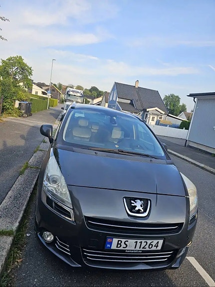Peugeot 5008 3 of 5