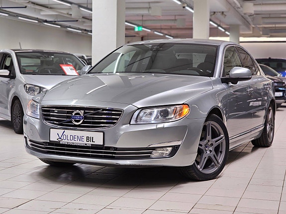 Volvo S80 3 of 5