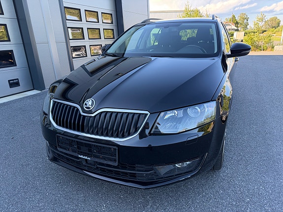 Skoda Octavia 2 of 5