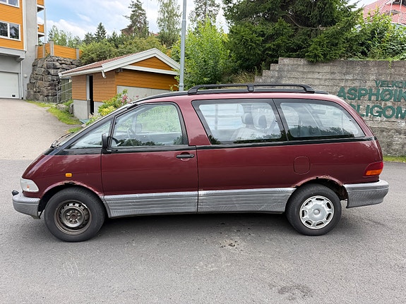 Toyota Previa 2 of 5