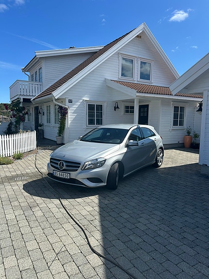 Mercedes-Benz A180 2 of 20