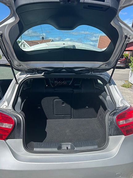 Mercedes-Benz A180 3 of 20