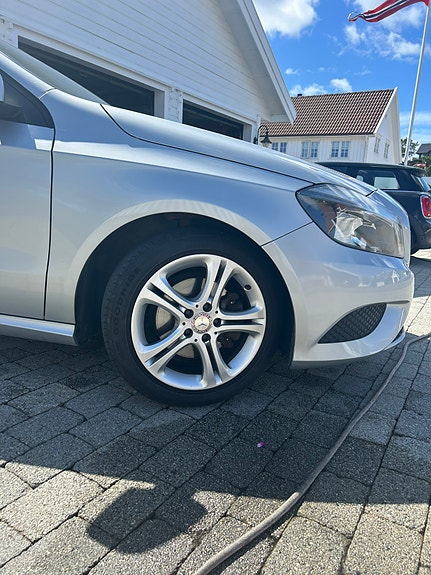 Mercedes-Benz A180 9 of 20