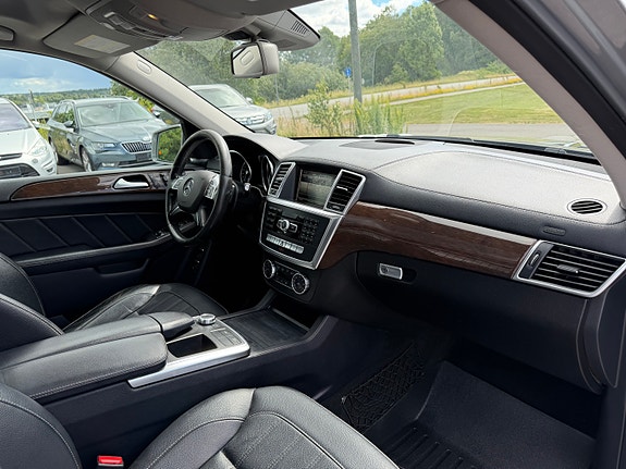Mercedes-Benz GL350 17 of 24