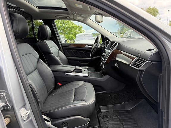 Mercedes-Benz GL350 16 of 24