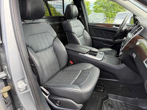 Mercedes-Benz GL350 15 of 24