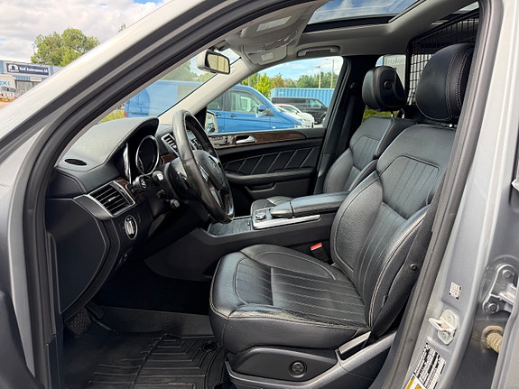 Mercedes-Benz GL350 13 of 24
