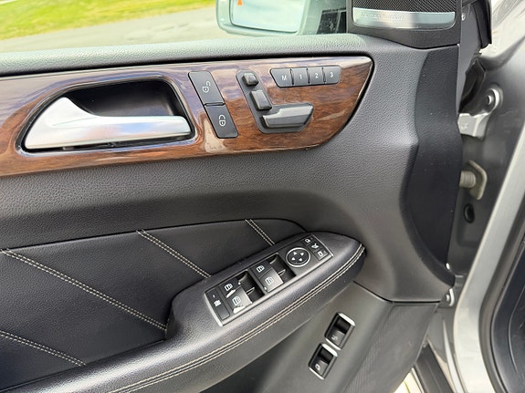 Mercedes-Benz GL350 19 of 24