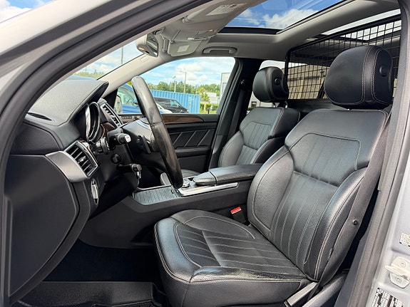 Mercedes-Benz GL350 14 of 24