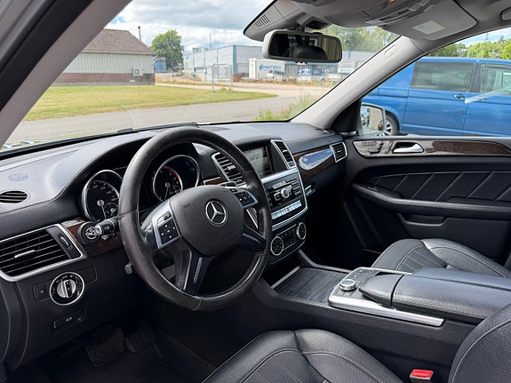Mercedes-Benz GL350 11 of 24