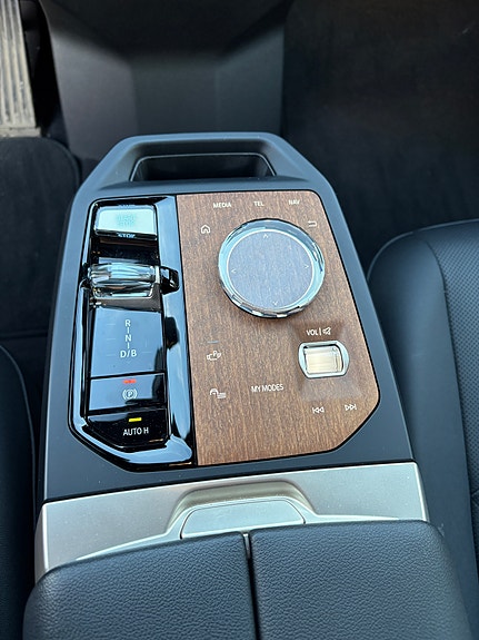 BMW iX 13 of 20