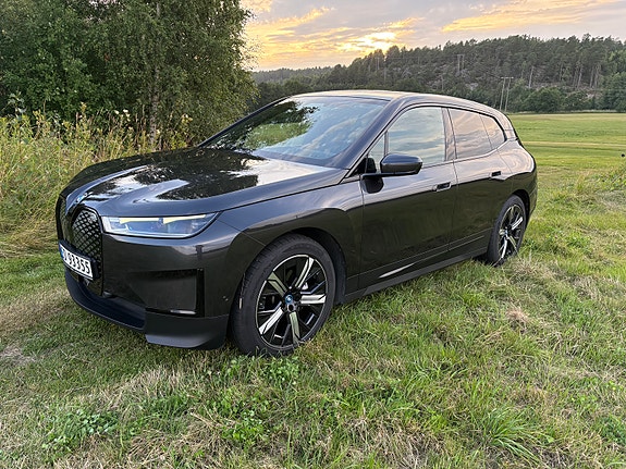 BMW iX 4 of 20