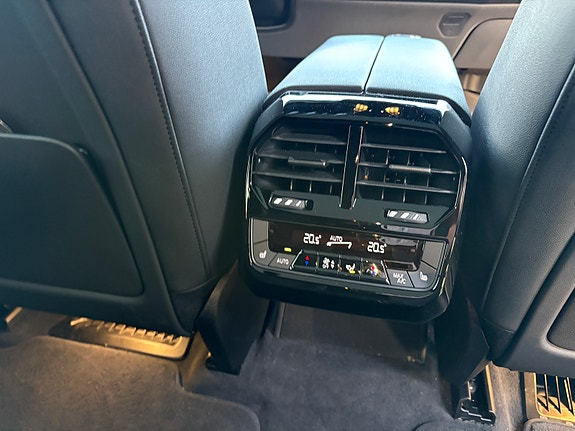 BMW iX 10 of 20