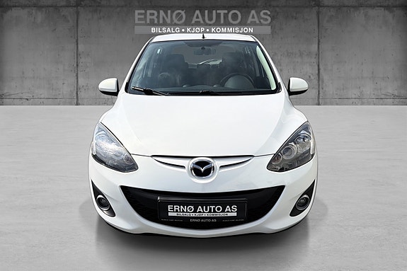 Mazda 2 3 of 5