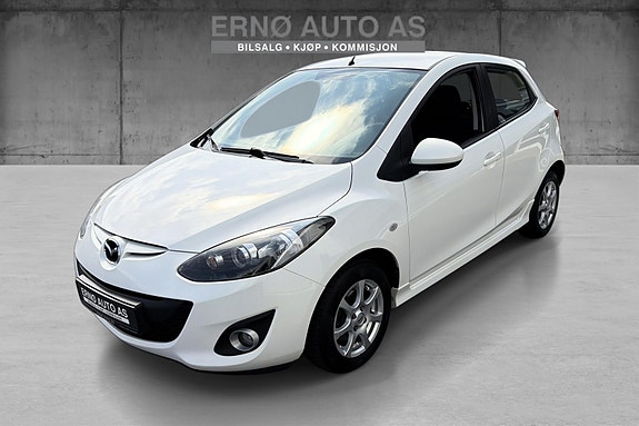 Mazda 2 4 of 5