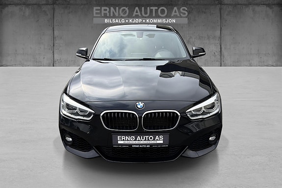 BMW 118i 3 of 5