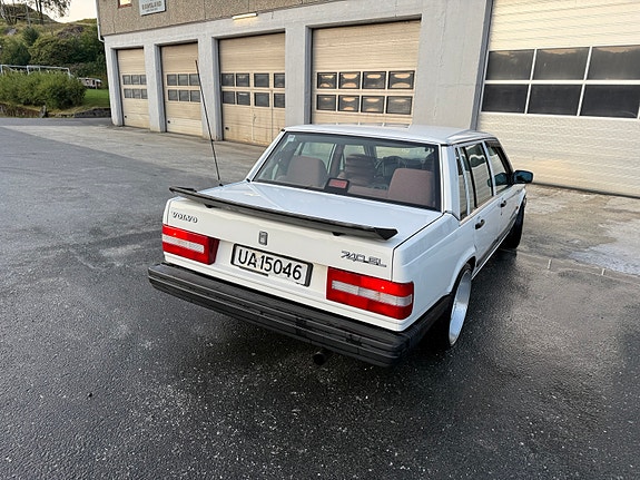 Volvo 740 2 of 11