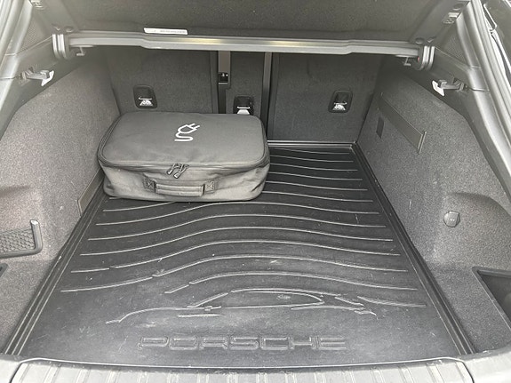 Porsche Taycan 20 of 29