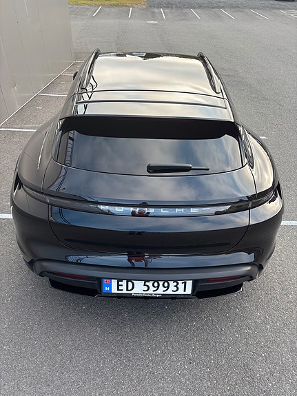 Porsche Taycan 9 of 29