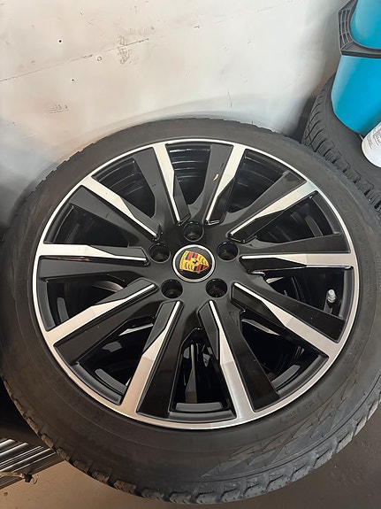 Porsche Taycan 28 of 29