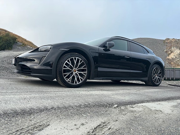 Porsche Taycan 8 of 29