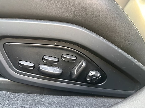 Porsche Taycan 16 of 29