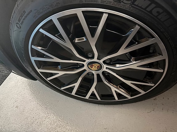 Porsche Taycan 22 of 29