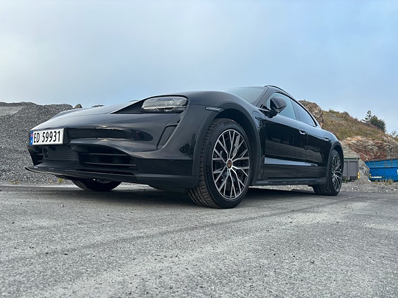 Porsche Taycan 3 of 5
