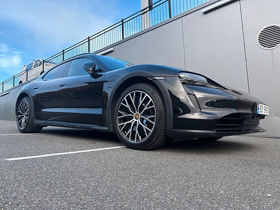 Porsche Taycan 6 of 29