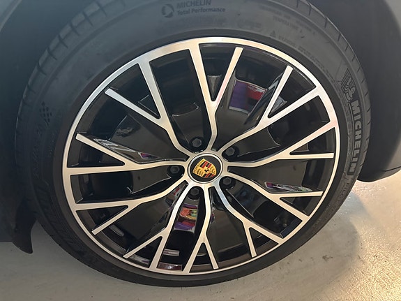 Porsche Taycan 23 of 29