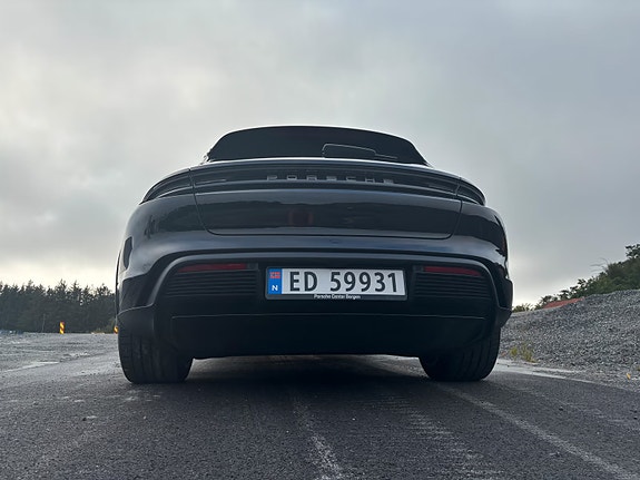Porsche Taycan 4 of 5