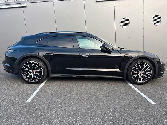 Porsche Taycan 10 of 29