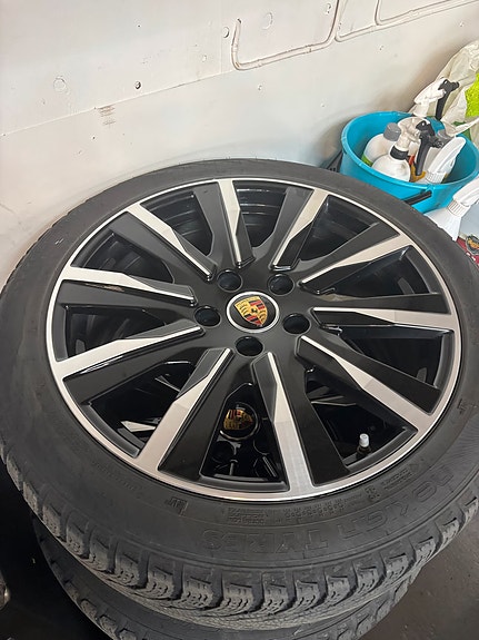 Porsche Taycan 27 of 29