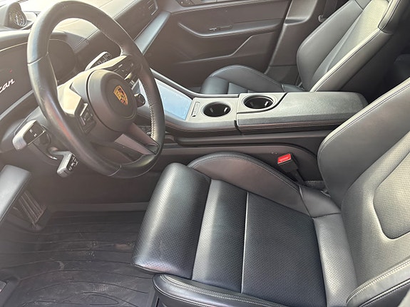 Porsche Taycan 17 of 29