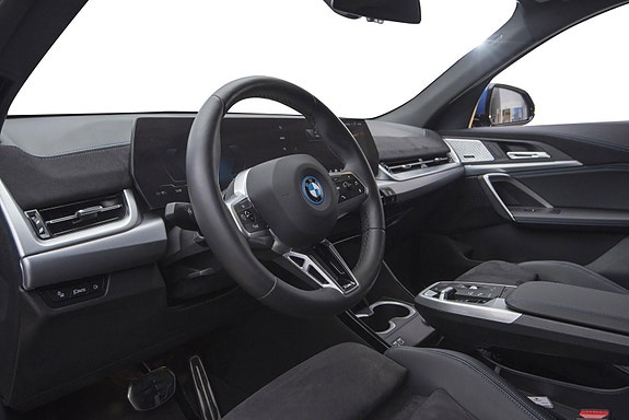 BMW iX2 11 of 30