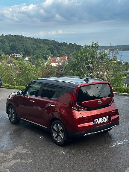 Kia e-Soul 2 of 5