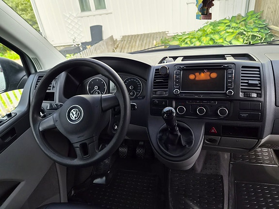 Volkswagen Caravelle 5 of 5