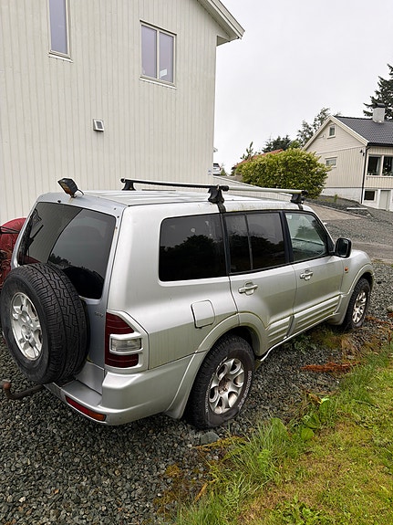 Mitsubishi Pajero 4 of 5