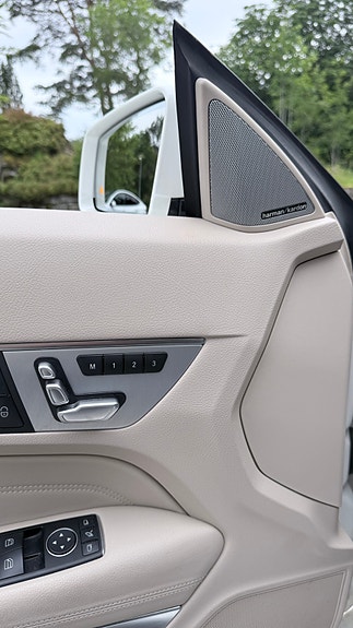 Mercedes-Benz E220 10 of 30