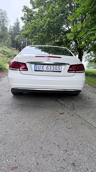 Mercedes-Benz E220 2 of 30