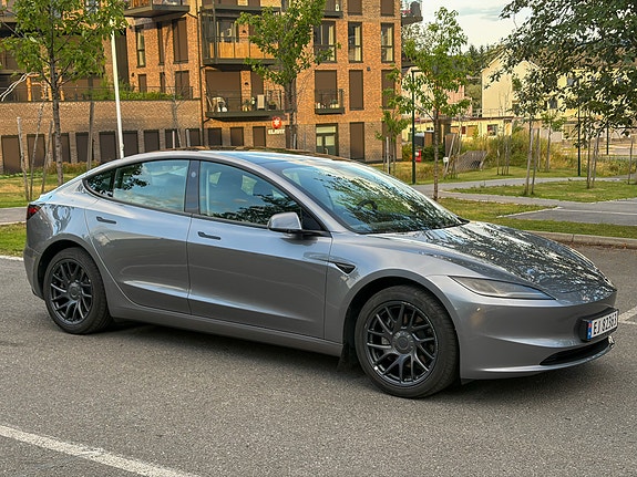 Tesla Model 3 5 of 5
