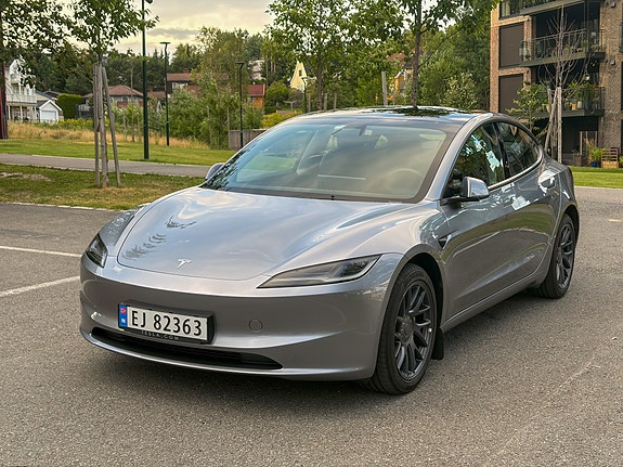 Tesla Model 3 2 of 5