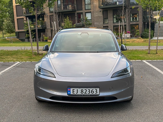 Tesla Model 3 3 of 5