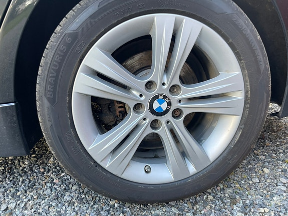 BMW 318i 11 of 30