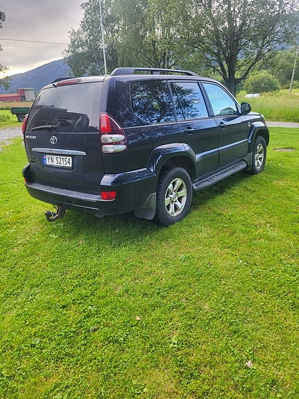 Toyota Land Cruiser 3 of 5