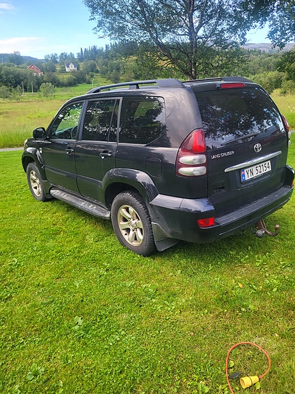 Toyota Land Cruiser 4 of 5