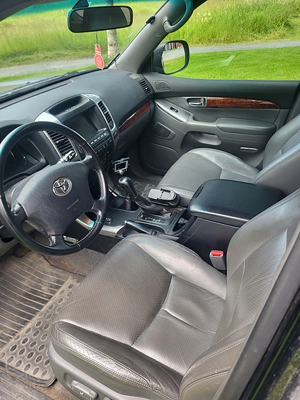 Toyota Land Cruiser 5 of 5