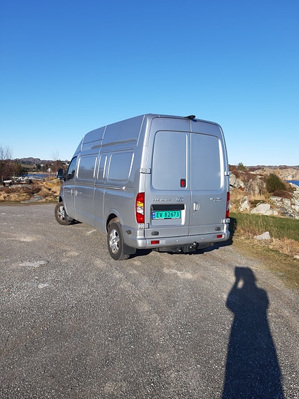 Maxus ev80 3 of 4
